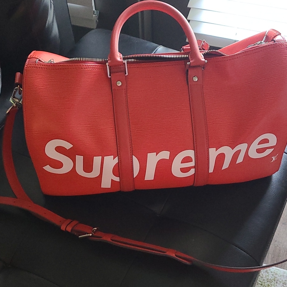 Authentic Louis Vuitton Supreme red duffle bag - Picture 1 of 5
